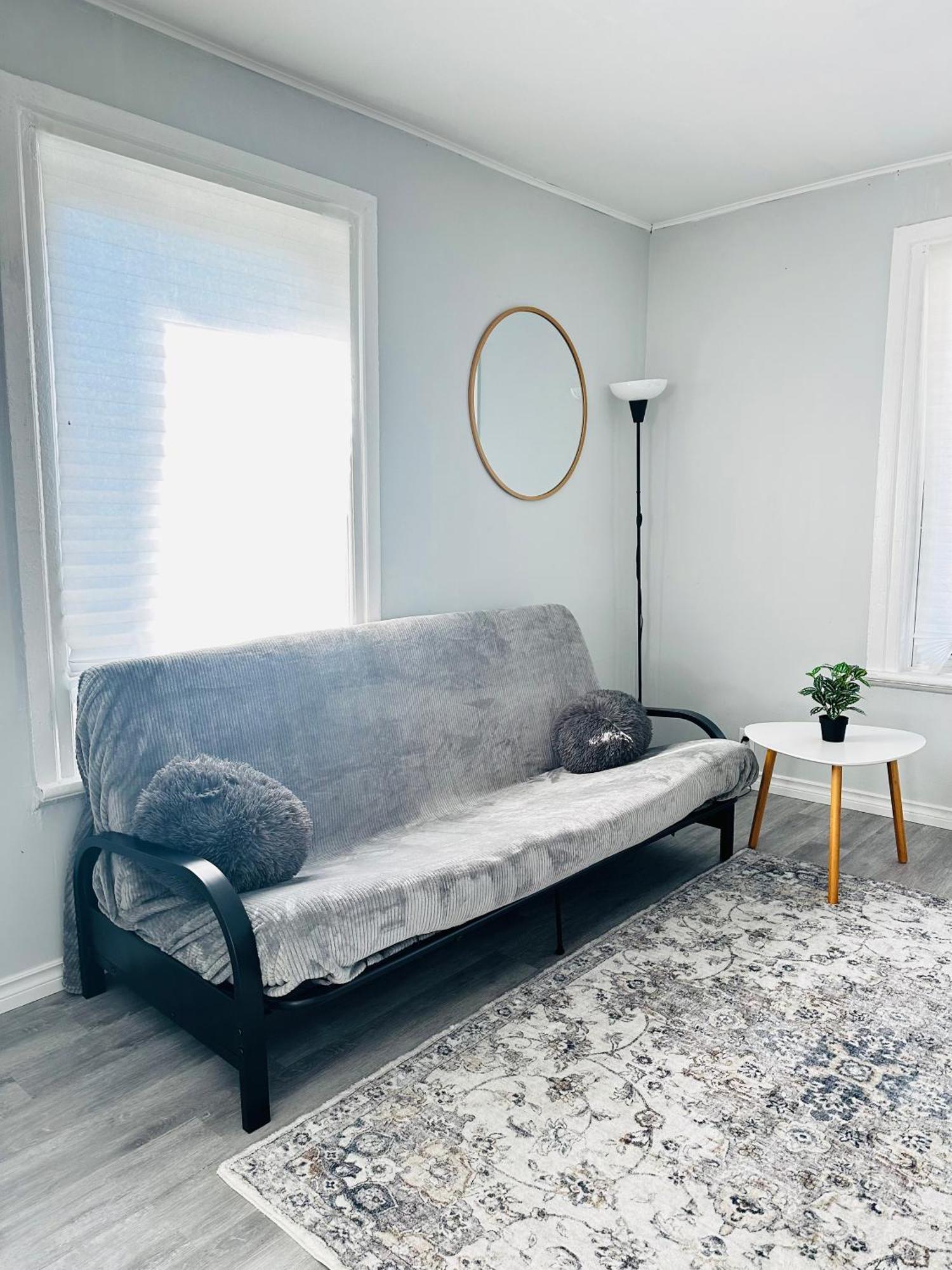 Cozy 2Br House Near Centre With Patio, Bbq, Backyard, And Netflix Apartment Peterborough Exterior photo