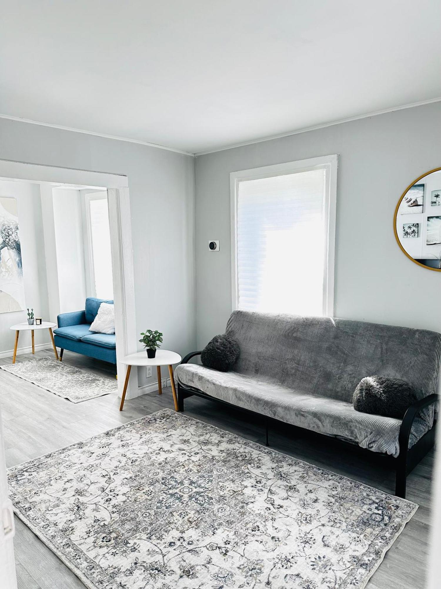 Cozy 2Br House Near Centre With Patio, Bbq, Backyard, And Netflix Apartment Peterborough Exterior photo