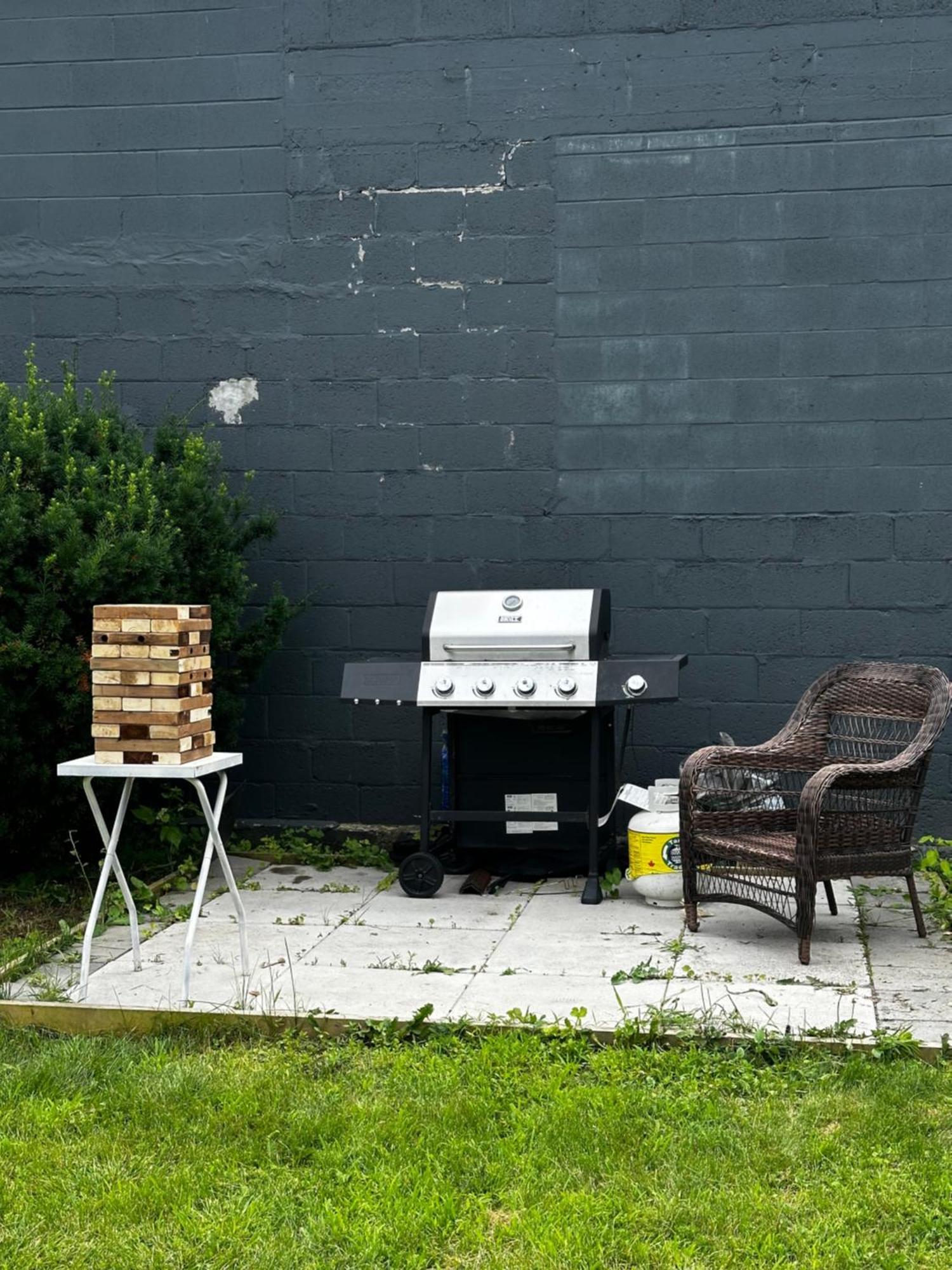 Cozy 2Br House Near Centre With Patio, Bbq, Backyard, And Netflix Apartment Peterborough Exterior photo
