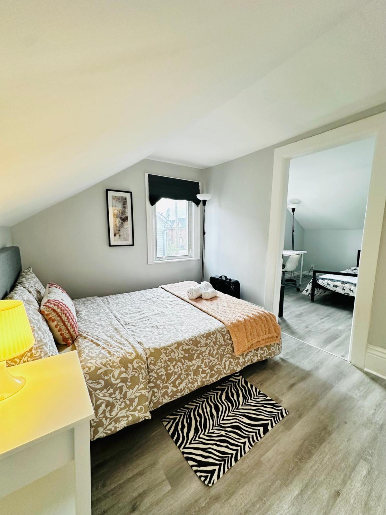Cozy 2Br House Near Centre With Patio, Bbq, Backyard, And Netflix Apartment Peterborough Exterior photo