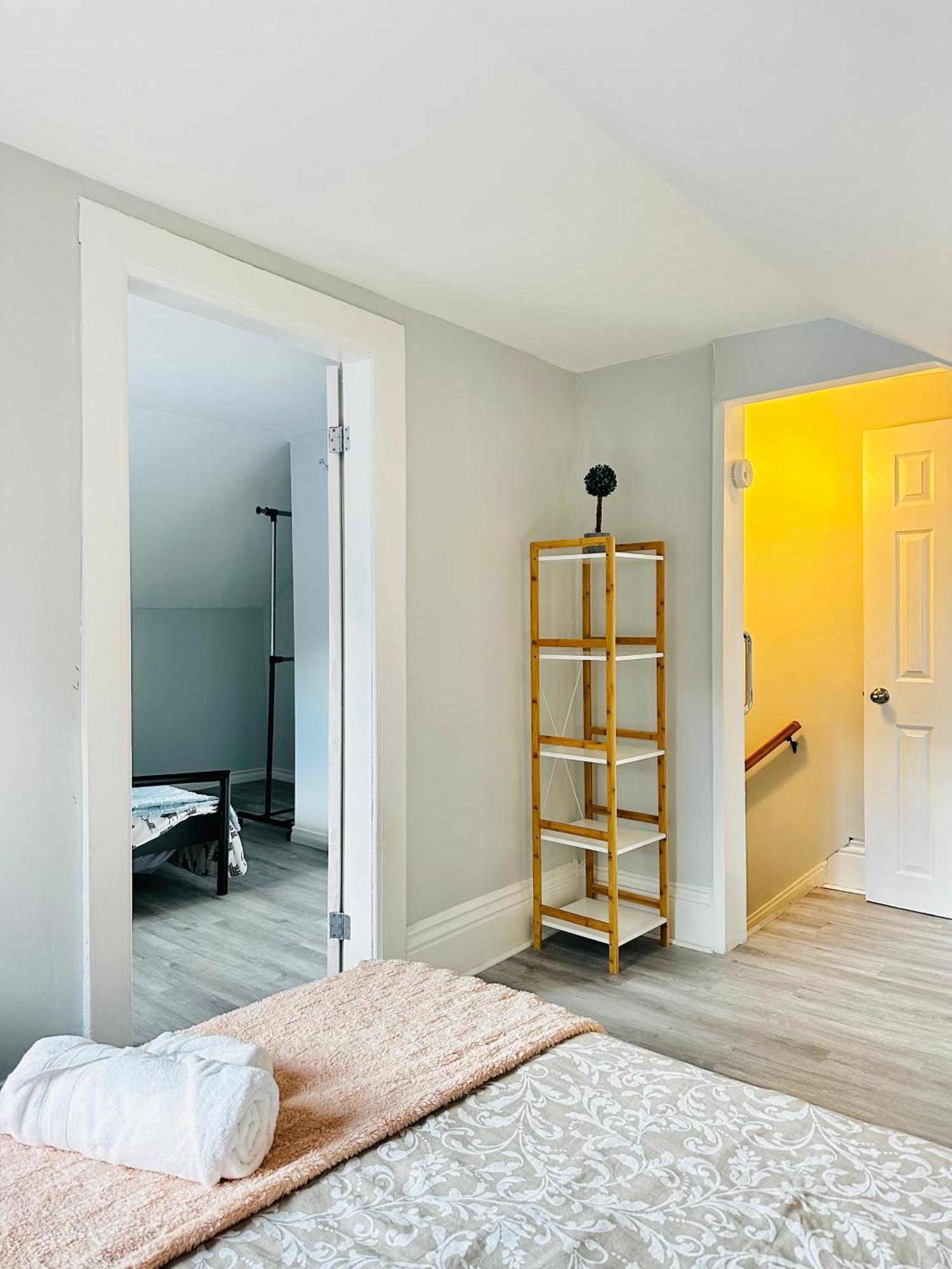 Cozy 2Br House Near Centre With Patio, Bbq, Backyard, And Netflix Apartment Peterborough Exterior photo