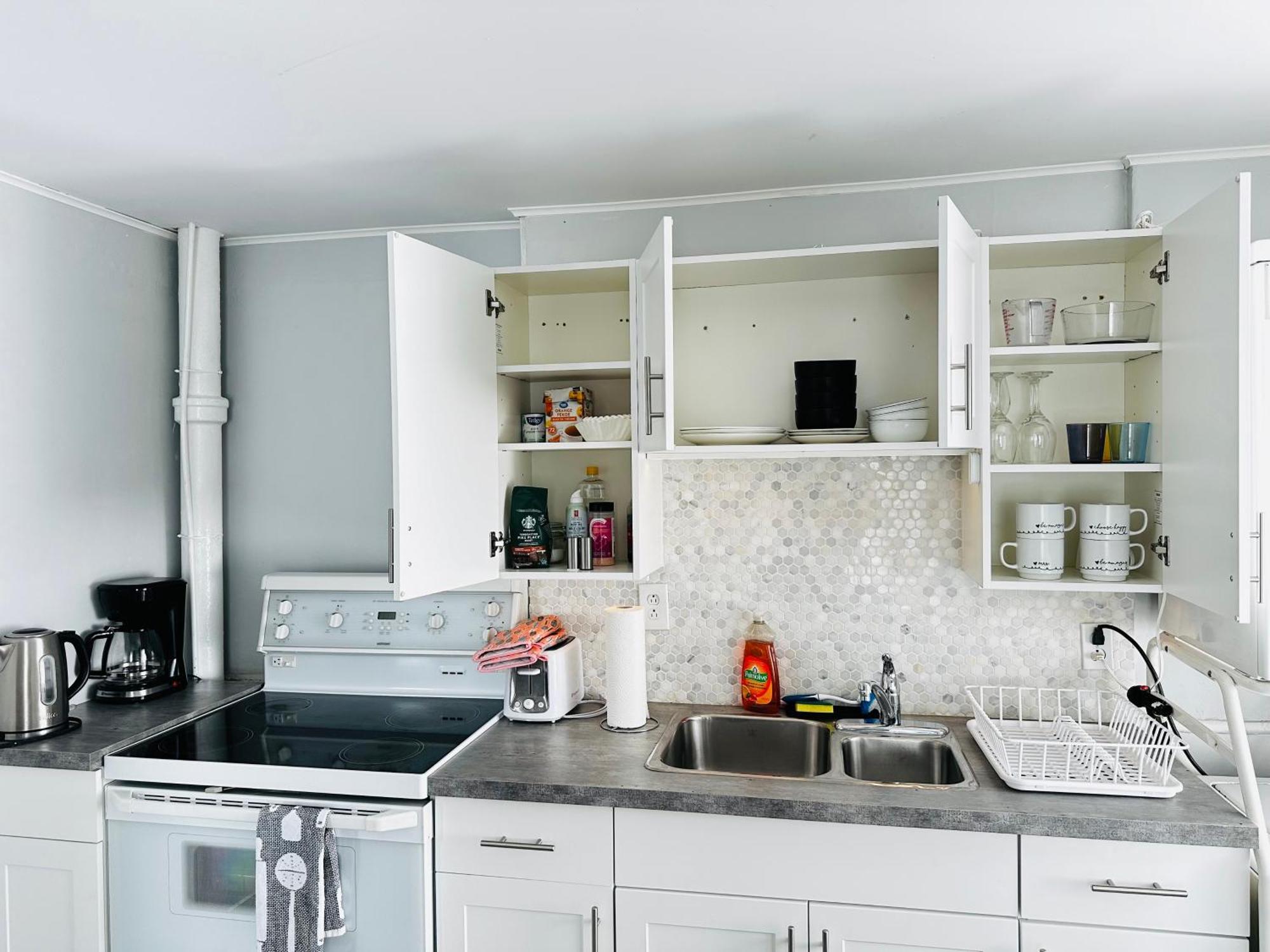 Cozy 2Br House Near Centre With Patio, Bbq, Backyard, And Netflix Apartment Peterborough Exterior photo