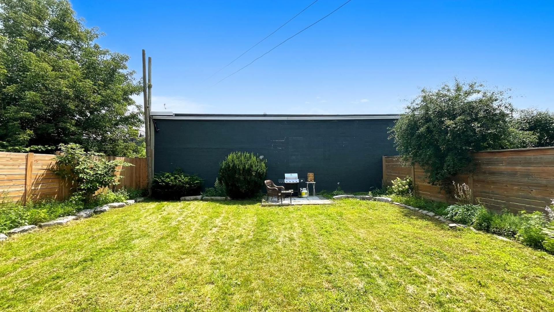 Cozy 2Br House Near Centre With Patio, Bbq, Backyard, And Netflix Apartment Peterborough Exterior photo