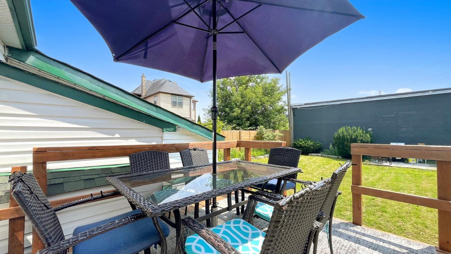 Cozy 2Br House Near Centre With Patio, Bbq, Backyard, And Netflix Apartment Peterborough Exterior photo